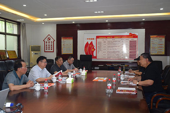臨汾市市場監(jiān)督管理局局長、非公企業(yè)黨委書記張東紅<br>在科海集團(tuán)調(diào)研非公黨建工作